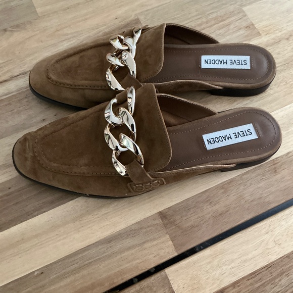 Steve Madden Brown Mules with Gold Chain - Picture 3 of 6